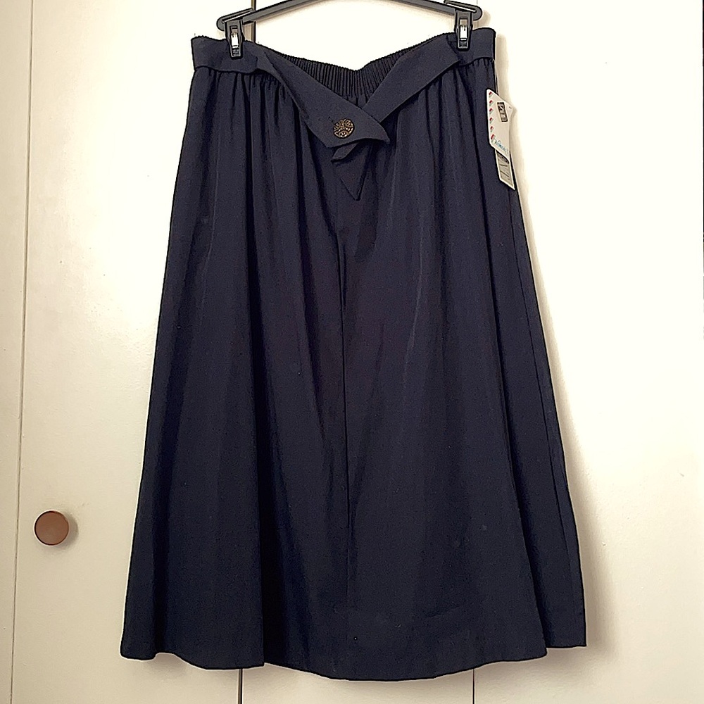 Distinctly Different Black elastic-waist flared skirt with decorative button